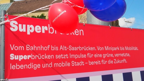 Superbrücken Banner und Ballons Superbrücken Banner und Ballons